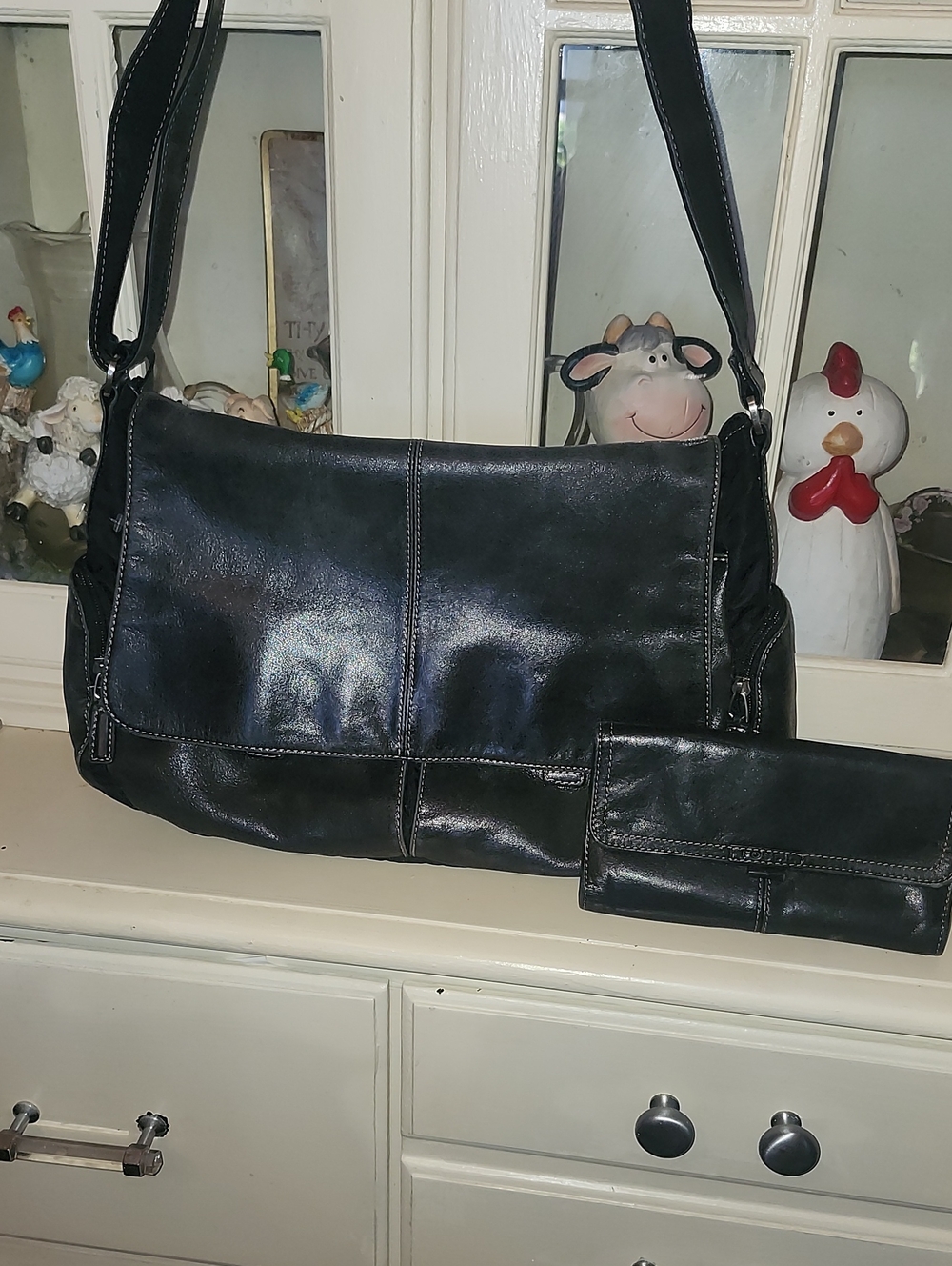Fossil Black Leather Shoulder Bag with Matching Wallet - Classic Women's Handbag